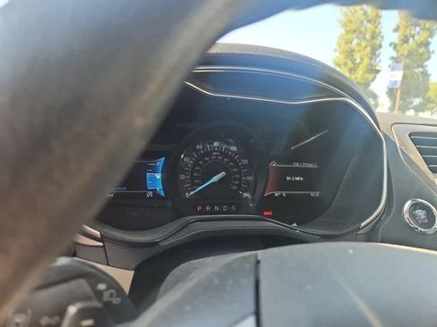 Used 2019 Ford Fusion SE FWD image 19