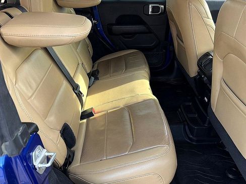 Used 2019 Jeep Wrangler Unlimited Sahara image 28