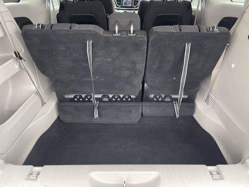 Used 2023 Chrysler Voyager LX image 16