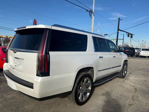 Used 2017 Cadillac Escalade ESV Luxury AWD/4WD image 6