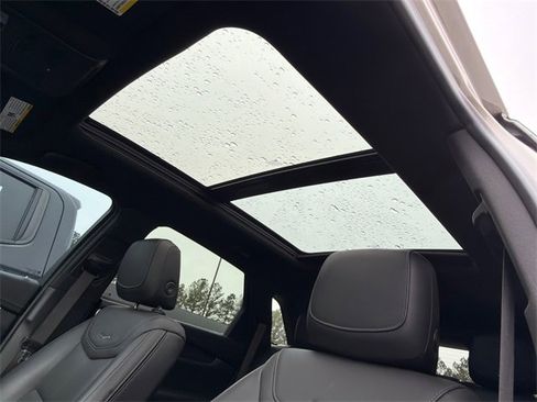 Used 2022 Cadillac XT5 Premium Luxury w/ LPO, Floor Liner Package image 33