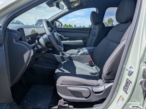 Certified 2025 Hyundai Santa Cruz SE FWD image 5