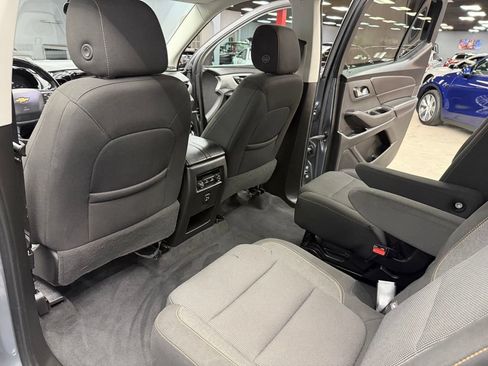 Used 2021 Chevrolet Traverse LT FWD image 40