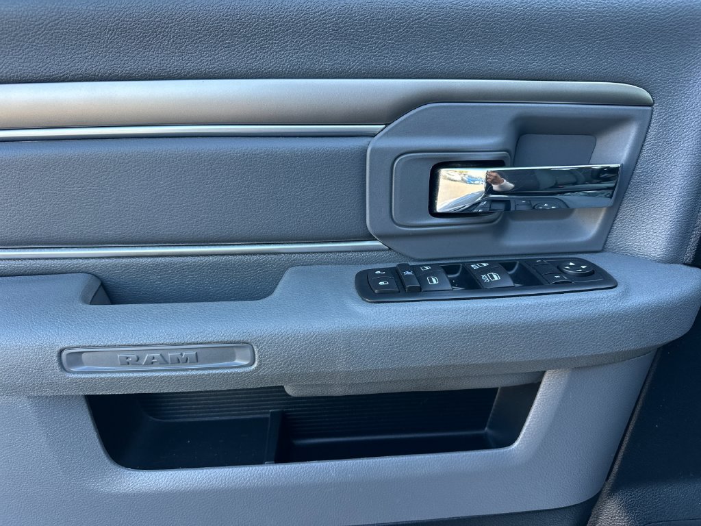 Used 2016 RAM 1500 SLT AWD/4WD image 10