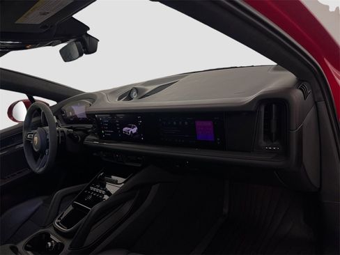 Used 2025 Porsche Cayenne GTS image 33