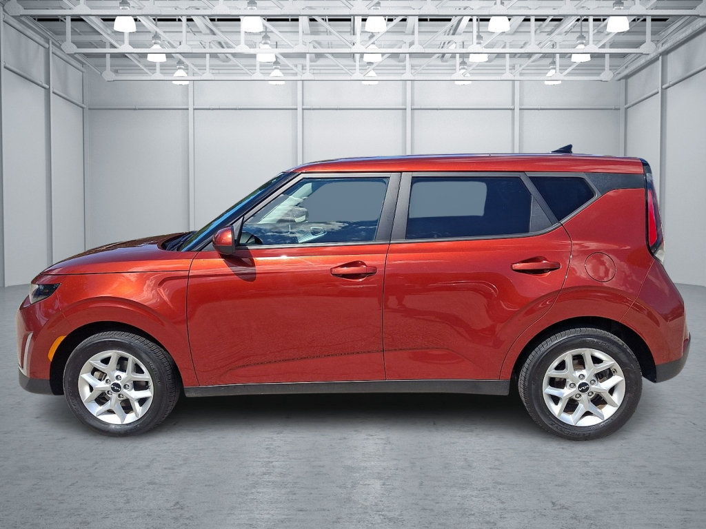 Used 2024 Kia Soul LX w/ LX Technology Package FWD image 2