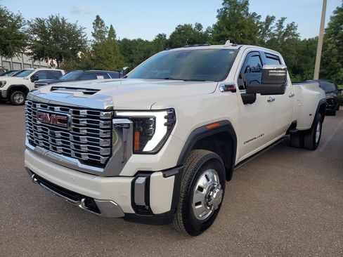 Used 2024 GMC Sierra 3500 Denali w/ Denali Reserve Package AWD/4WD image 2