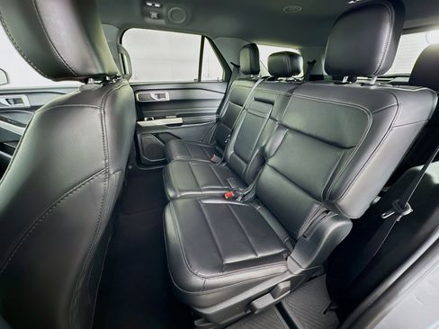 Used 2024 Ford Explorer XLT w/ Equipment Group 202A image 26