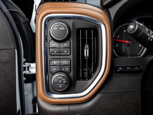 Used 2023 Chevrolet Silverado 3500 High Country image 22