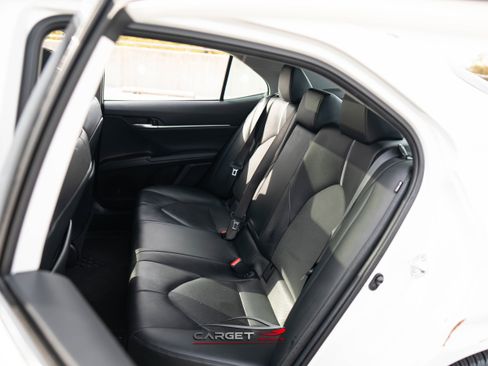 Used 2021 Toyota Camry XLE image 19