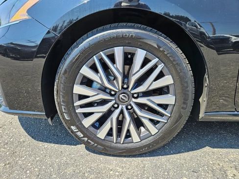 Used 2024 Nissan Altima 2.5 SV FWD image 12
