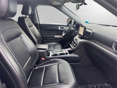 Used 2022 Ford Explorer XLT w/ Equipment Group 202A image 15
