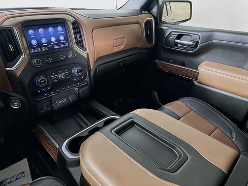 Used 2022 Chevrolet Silverado 1500 High Country w/ Technology Package image 24