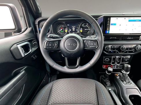 Used 2024 Jeep Wrangler Unlimited Rubicon 4xe w/ Convenience Group AWD/4WD image 5