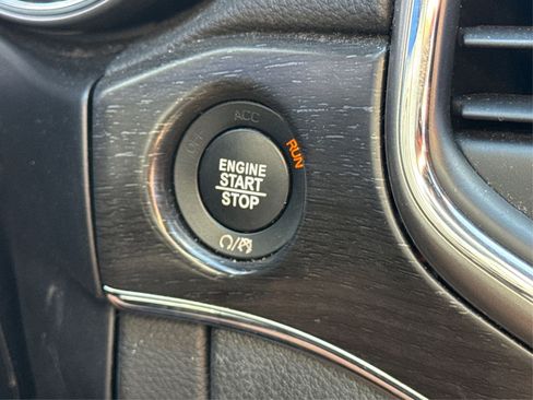 Used 2018 Jeep Grand Cherokee Limited image 32