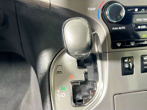 Used 2015 Toyota Venza XLE FWD image 25