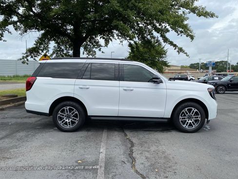 Used 2025 Ford Expedition Active AWD/4WD image 8