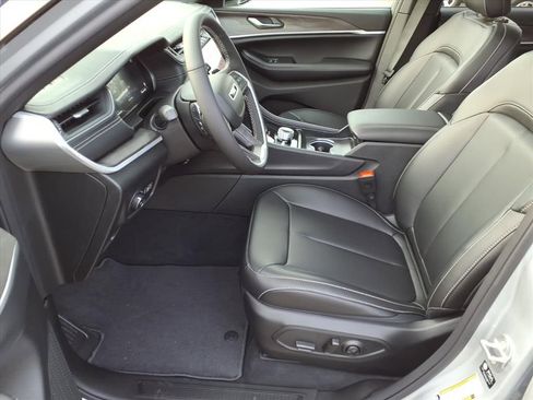 New 2025 Jeep Grand Cherokee Limited image 11