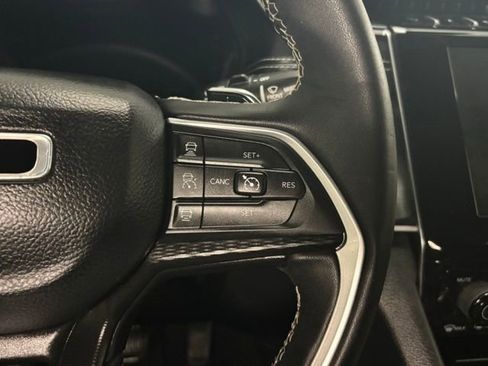 Used 2024 Jeep Grand Cherokee L Altitude image 26