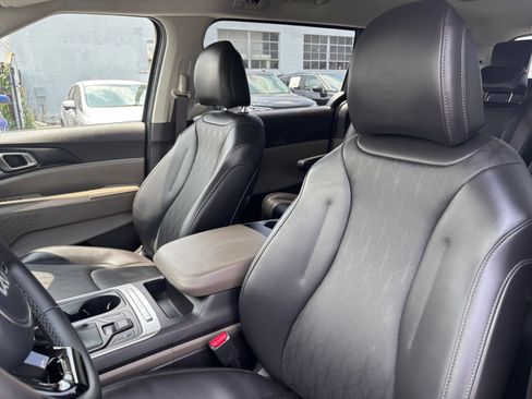 Used 2026 Kia Carnival FWD image 39