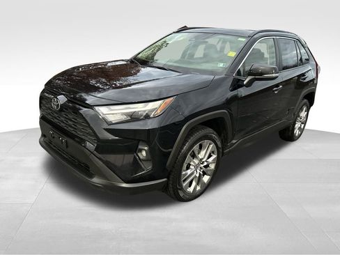Used 2023 Toyota RAV4 XLE Premium image 1