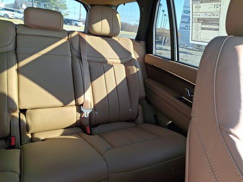 New 2026 Land Rover Range Rover Long Wheelbase SE image 16