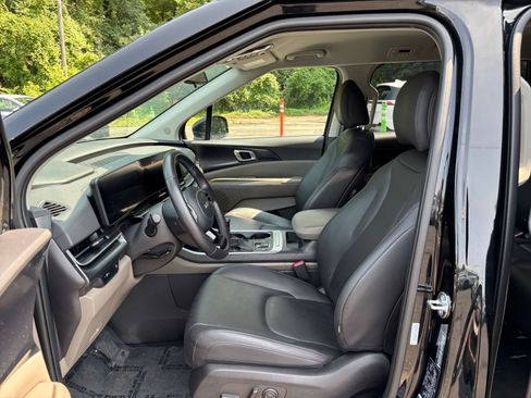 Used 2026 Kia Carnival FWD image 28