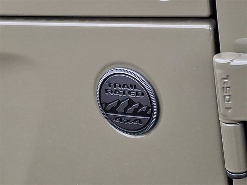 New 2025 Jeep Gladiator Sport image 15