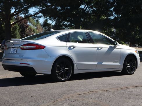 Used 2019 Ford Fusion Titanium FWD image 5