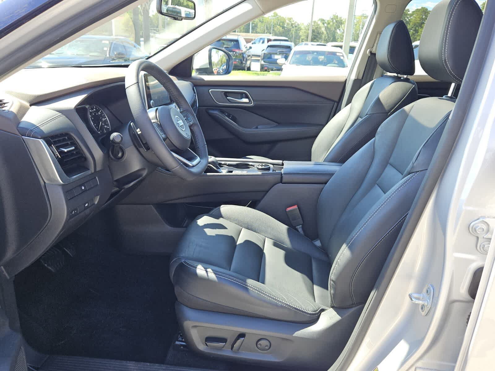 Used 2021 Nissan Rogue SL AWD/4WD image 3