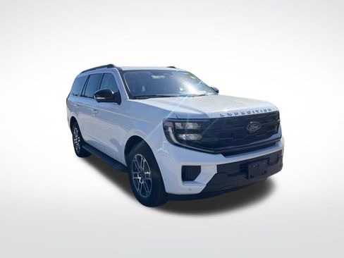 Used 2025 Ford Expedition Active AWD/4WD image 2