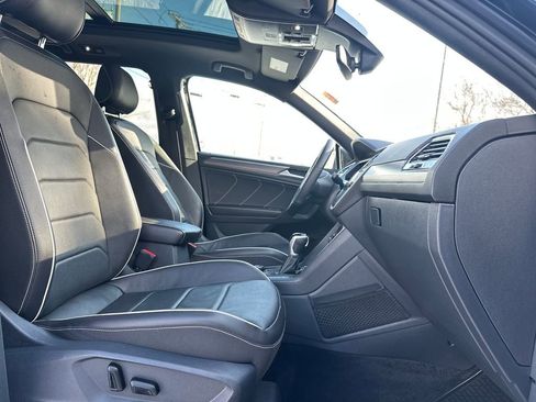 Used 2022 Volkswagen Tiguan SEL R-Line image 16