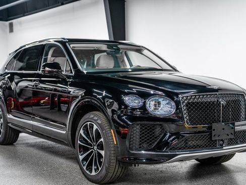 Used 2024 Bentley Bentayga Extended Wheelbase image 3