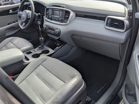 Used 2016 Kia Sorento EX image 18