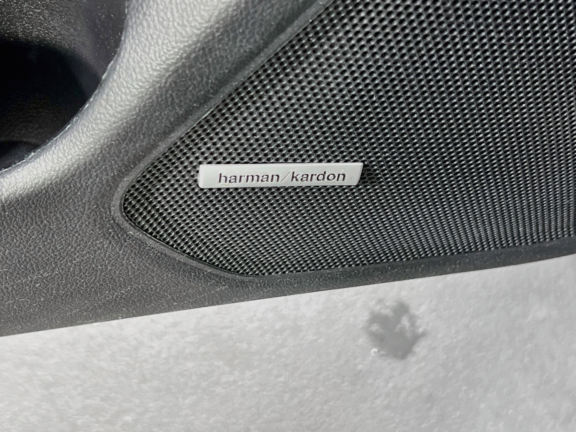 Used 2017 Subaru Outback 3.6R Touring AWD/4WD image 19