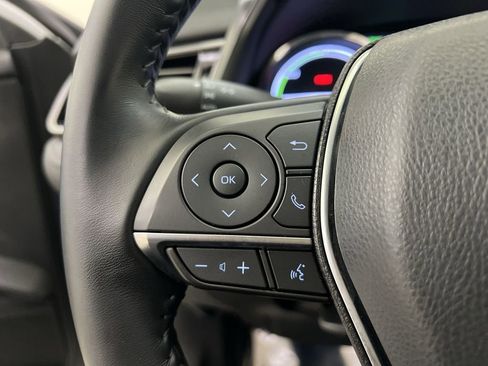 Used 2020 Toyota Camry XLE image 32