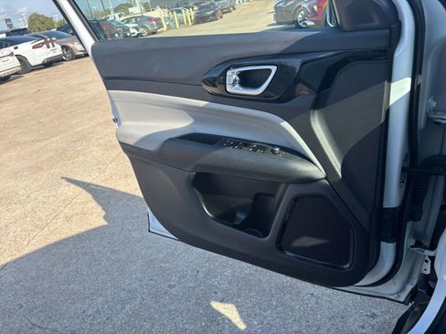 Used 2025 Jeep Compass Limited image 20