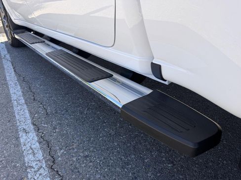 Used 2025 Chevrolet Silverado 1500 LT image 41