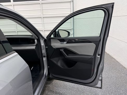 Used 2026 Volkswagen Tiguan SE FWD image 29