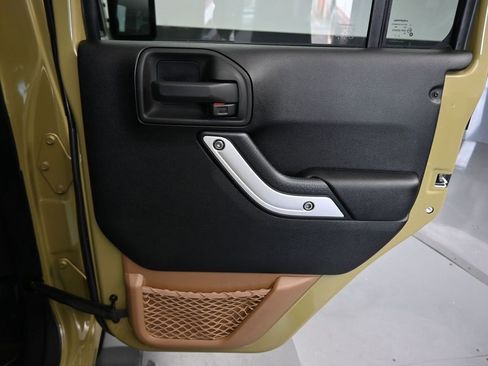 Used 2013 Jeep Wrangler Unlimited Sahara w/ Connectivity Group image 28