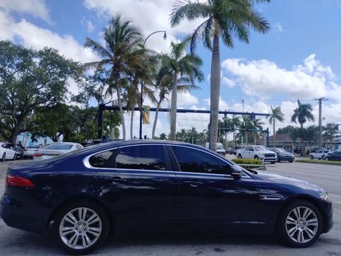 Used 2017 Jaguar XF Premium RWD image 12