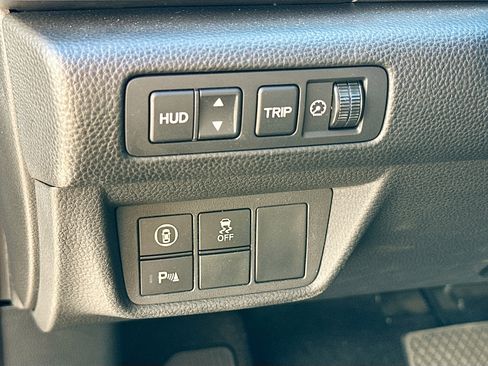 Used 2018 Honda Accord Touring image 17