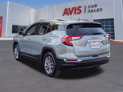 Used 2024 GMC Terrain SLT image 9