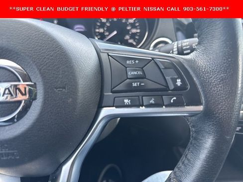 Used 2018 Nissan Rogue SV w/ Premium Package image 14