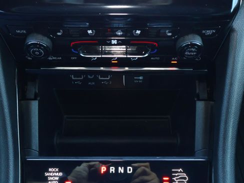 Used 2025 Jeep Grand Cherokee Overland image 30