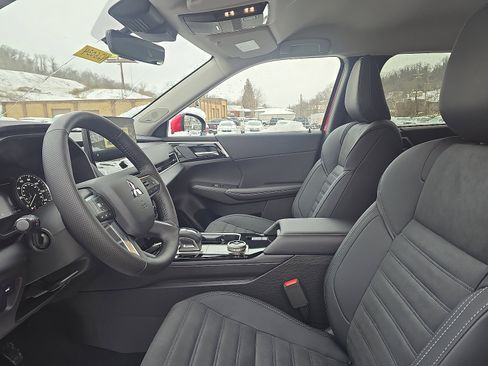 New 2026 Mitsubishi Outlander SE image 11