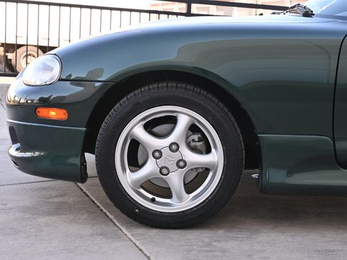 Used 2002 MAZDA MX-5 Miata RWD image 34
