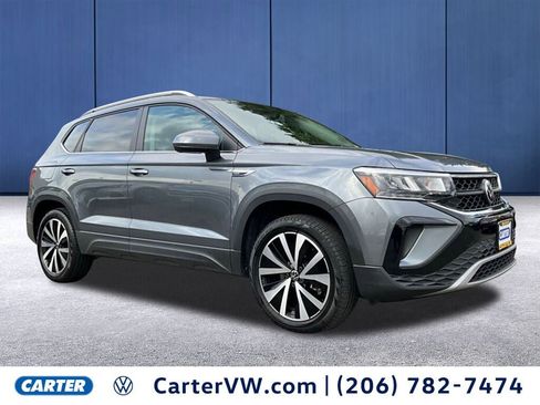 Used 2022 Volkswagen Taos SE image 1