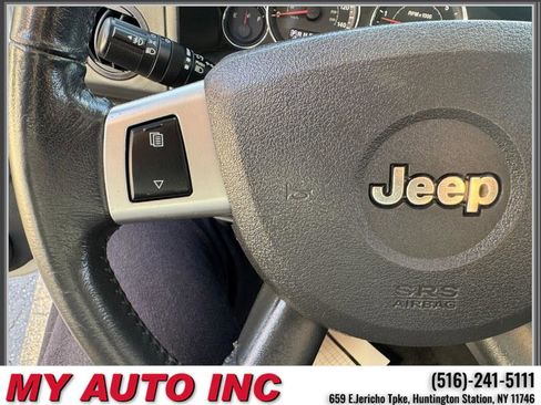 Used 2010 Jeep Commander Sport w/ Sun/Sound Group image 22