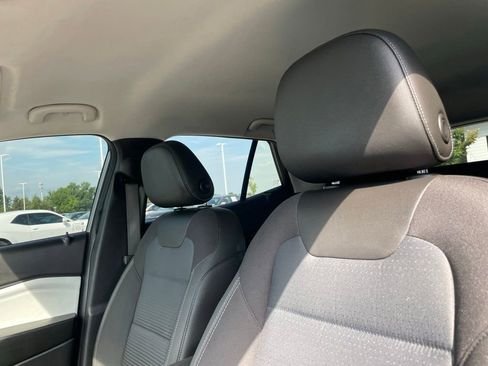 Used 2025 Chevrolet Trax LT FWD image 19